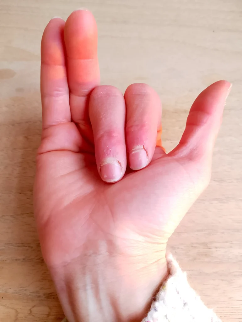 vishnu mudra que practicamos con la mano derecha al realizar el pranayam anuloma viloma